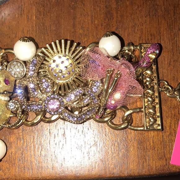 Betsey Johnson nutcracker charm bracelet New - Picture 9 of 15